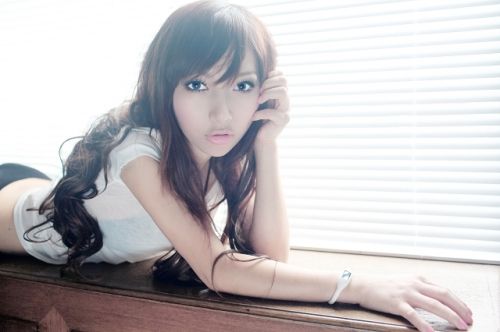 可爱美女私房白色诱人写真