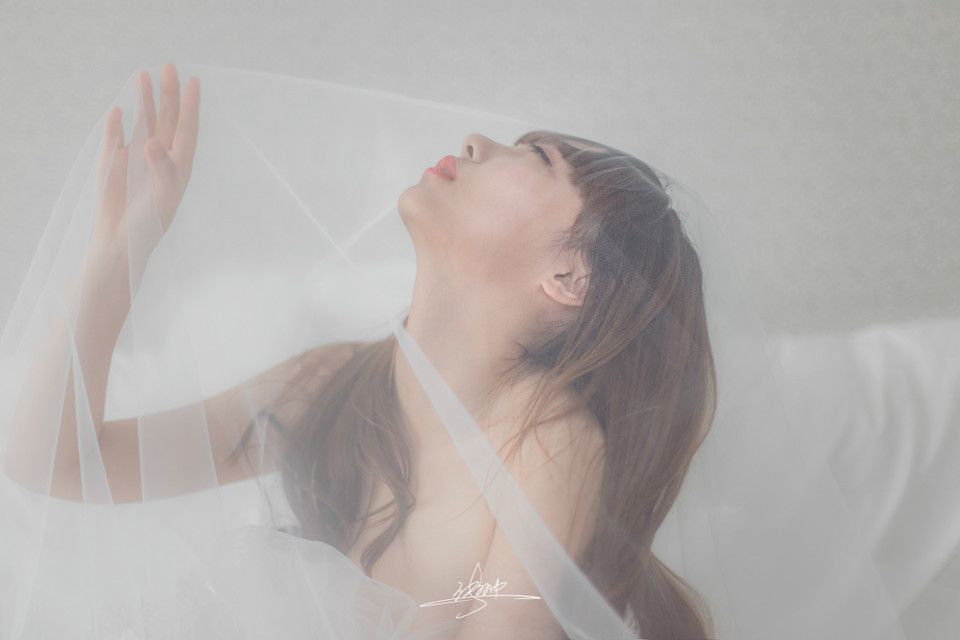 妖娆美女白纱美臀诱惑