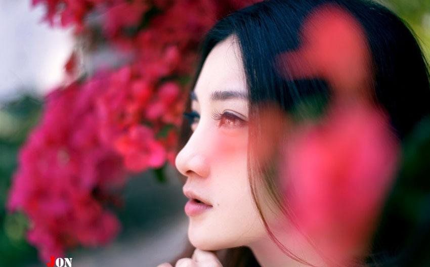 90后养眼萌妹子小清新户外写真