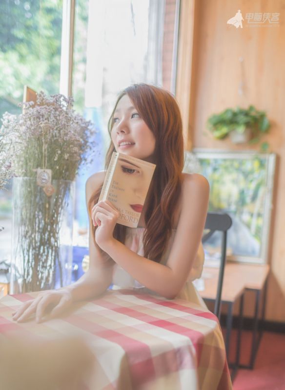 裹胸短裙小美女清新迷人写真