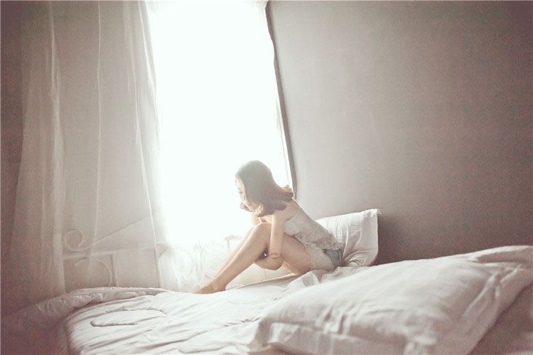 美臀少女迷人床上诱惑