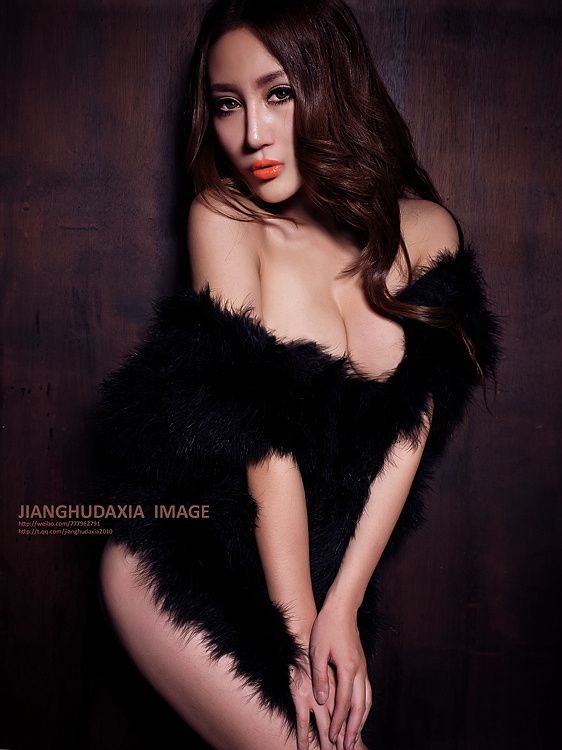 妩媚诱人内衣美女私房性感写真