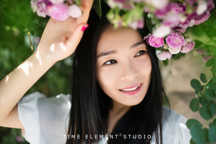 玫瑰花海校花清新迷人写真