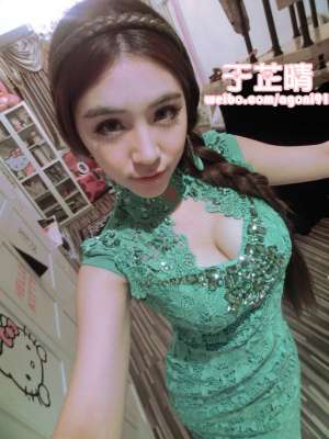 旗袍美女于芷晴高清性感自拍照