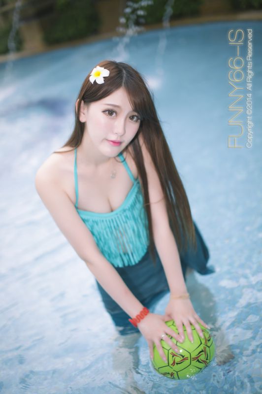 性感美女户外诱惑写真照