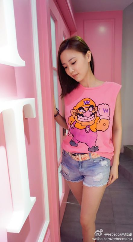 性感美女朱晨丽绝密美臀长腿生活照