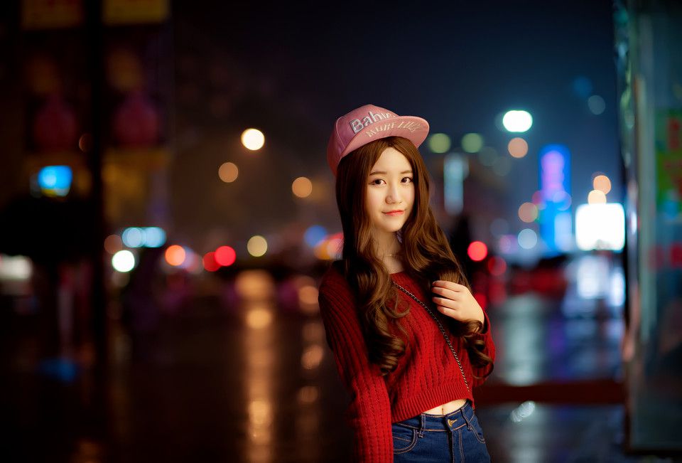 清纯萌妹子夜拍似精灵