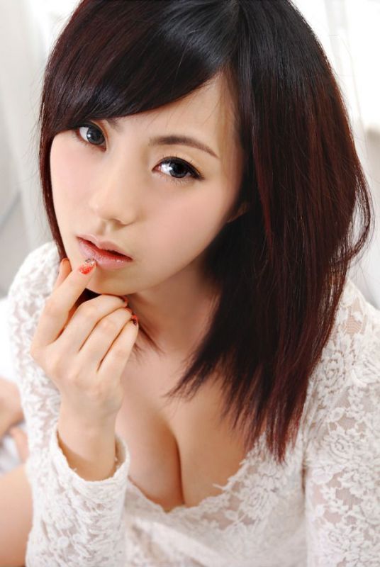 性感蕾丝美女酥胸迷人写真