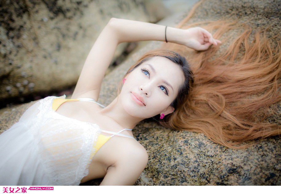 性感模特秀美背诱人写真