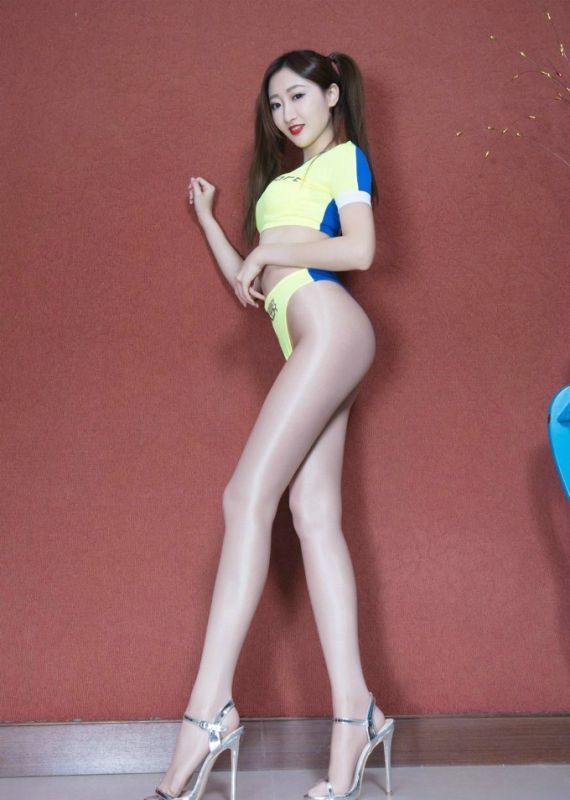 性感绝美腿模肉丝美腿诱惑高叉泳衣迷人娇俏写真