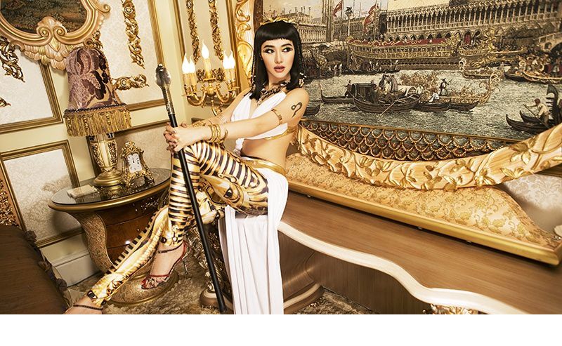 性感美女爱戴埃及女王高清写真