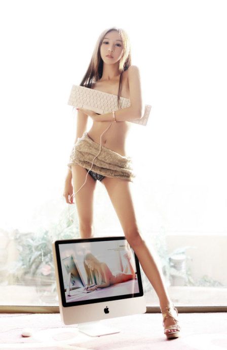 混血美女居家私房爆乳写真