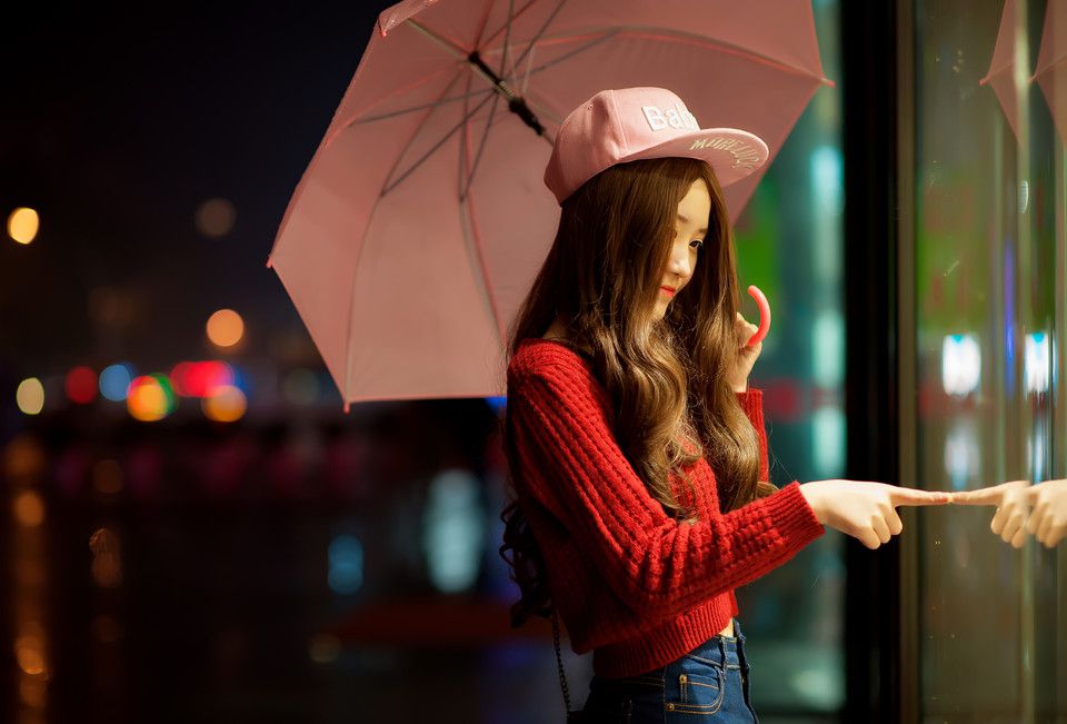 清纯萌妹子夜拍似精灵