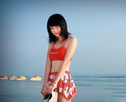 萌妹子海边比基尼高清写真