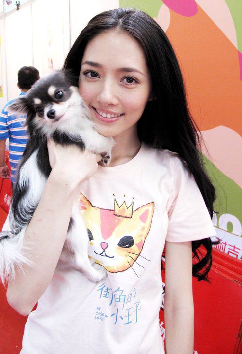 清纯美女郭碧婷街拍写真照