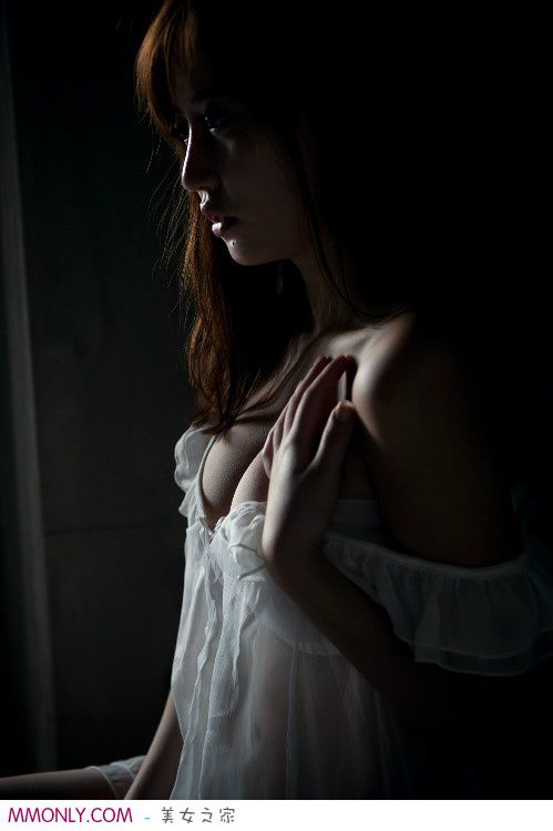 性感酥胸美女瑶瑶私房诱人写真
