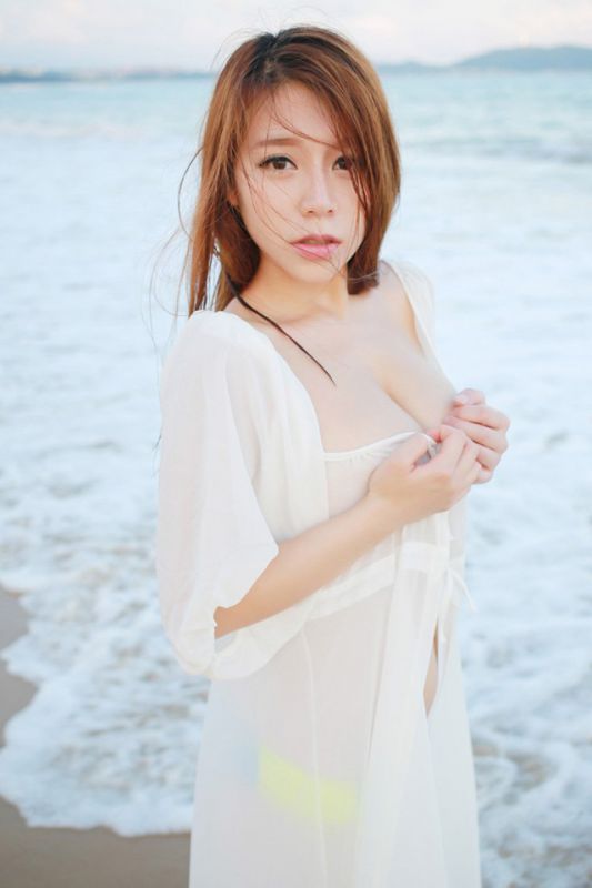 可人嫩模火辣翘臀风情写真