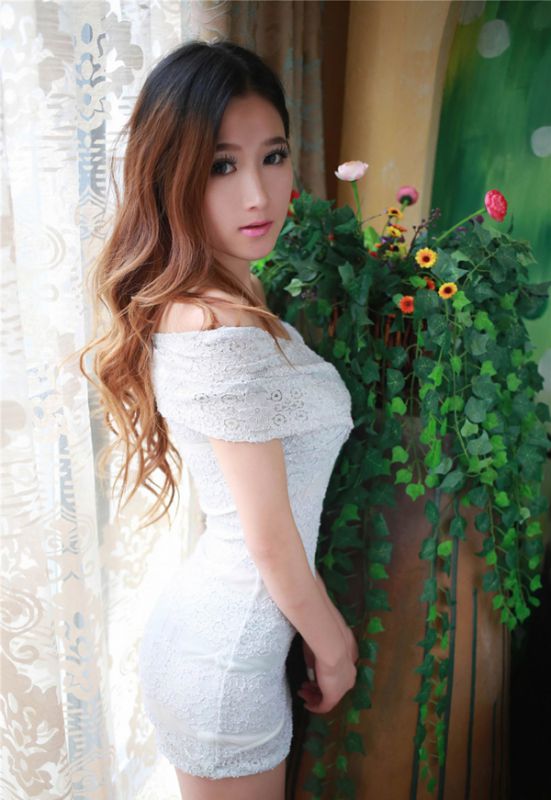 气质美女秀性感美臀长腿诱惑