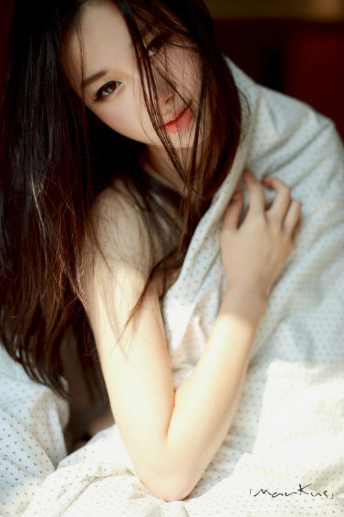 清纯可人美女透视装美臀诱惑内衣秀