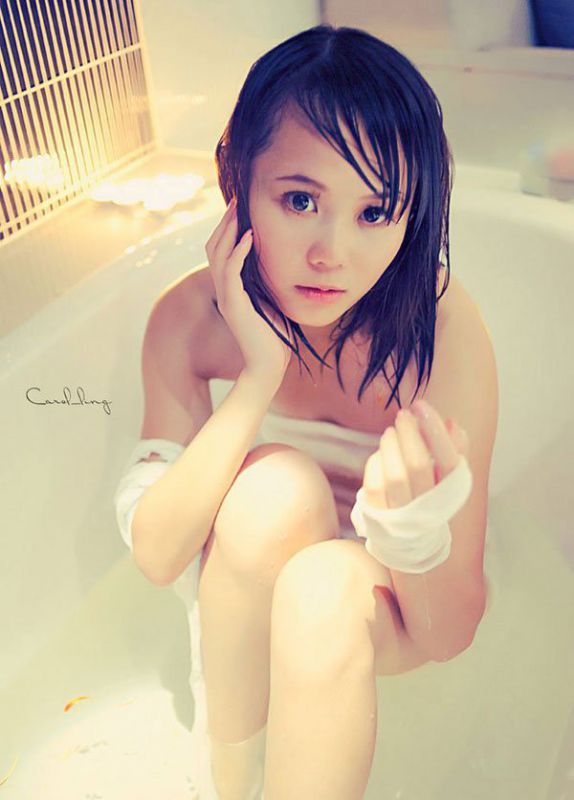 清纯萌妹子浴室湿身诱惑写真
