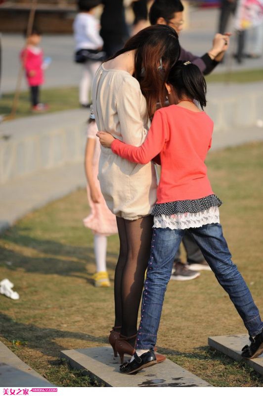 街拍丝袜美女清新美照