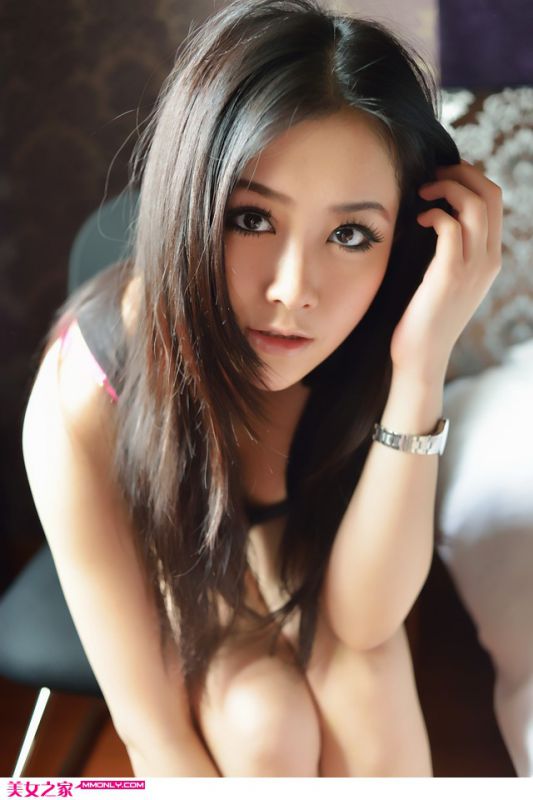 爆乳女模Anny诱惑迷人写真