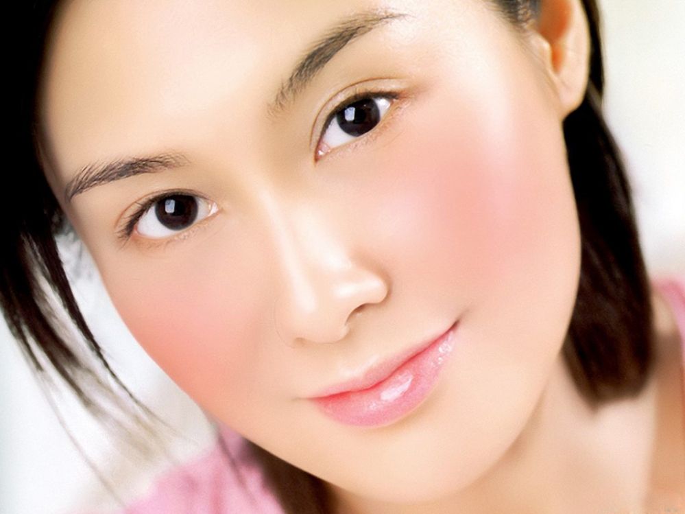 笑容女星朱茵性感迷人写真
