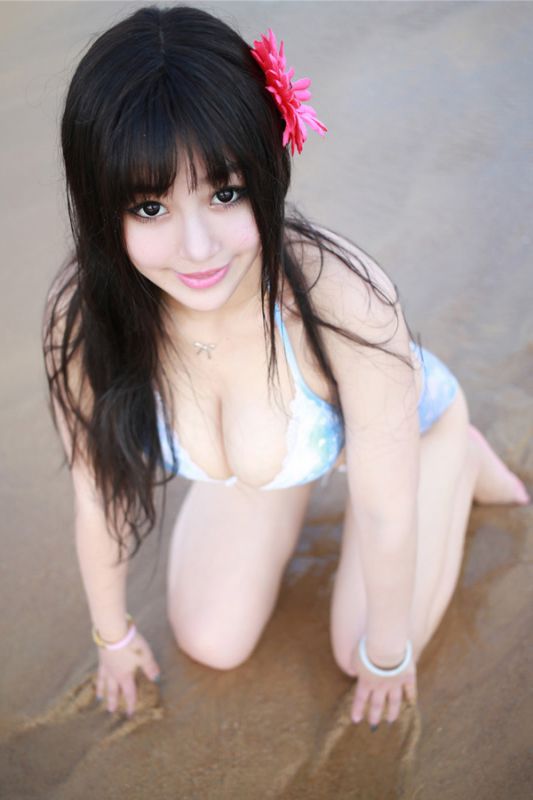 秀人模特可儿巨乳翘臀沙滩唯美写真