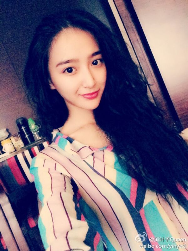 素颜美女殷叶子清新写真图片