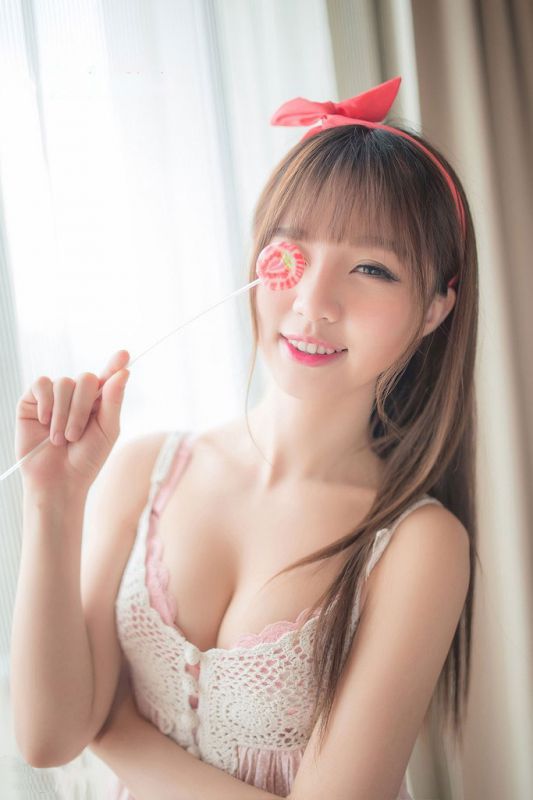 棒棒糖甜美女孩私房爆乳写真