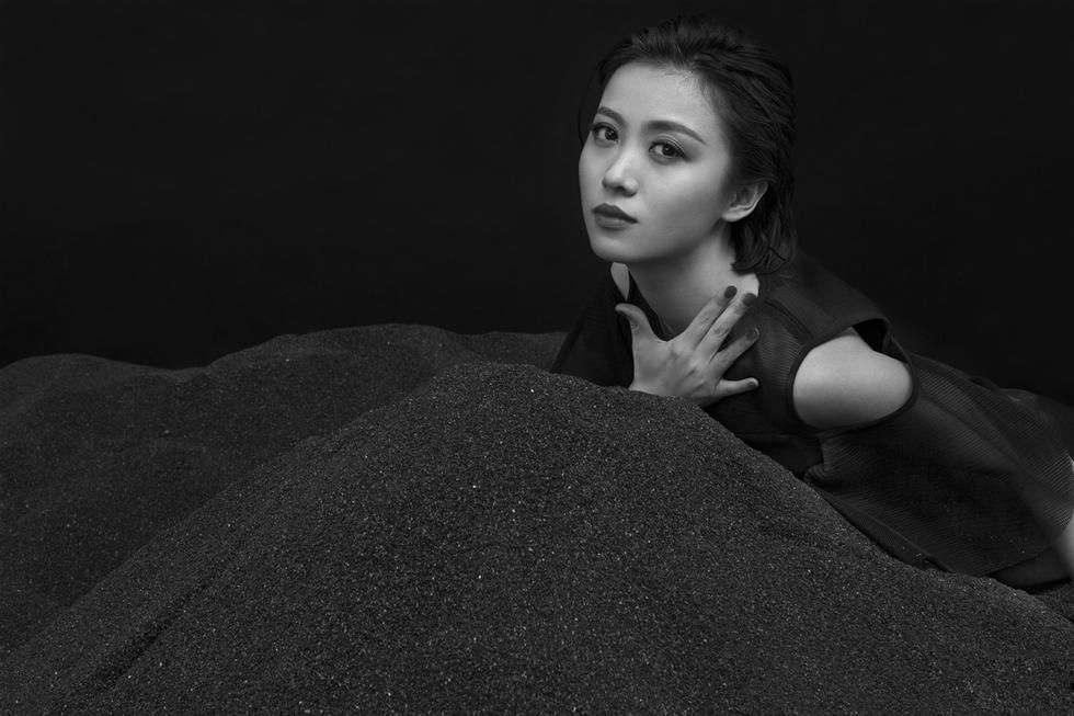 姚贝娜时尚造型高清写真