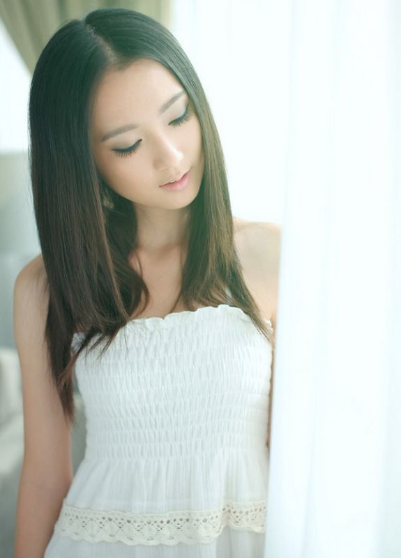 可爱美女私房白色诱人写真