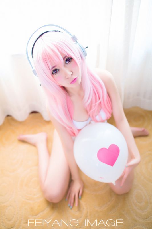 清纯迷人萌妹子cosplay粉红女郎