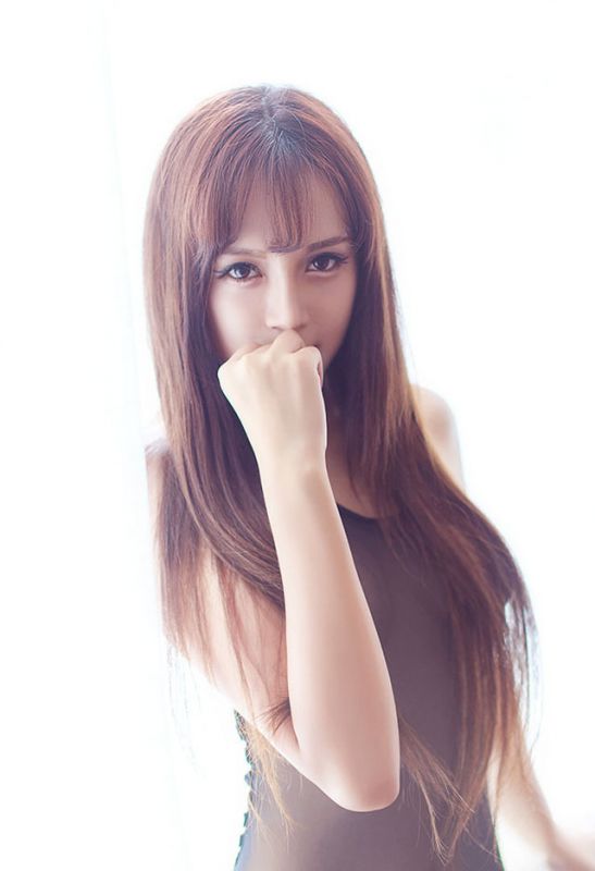 清纯少女火辣白色内衣美臀写真