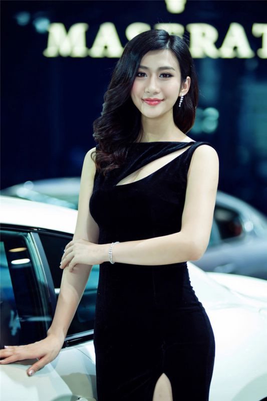 长腿美女车模车展爆乳诱惑美照
