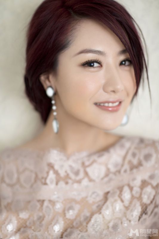 甜美清新美女白冰蕾丝写真