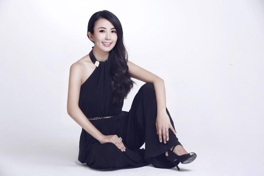 优雅干练杨童舒写真图片玩转时尚新风潮
