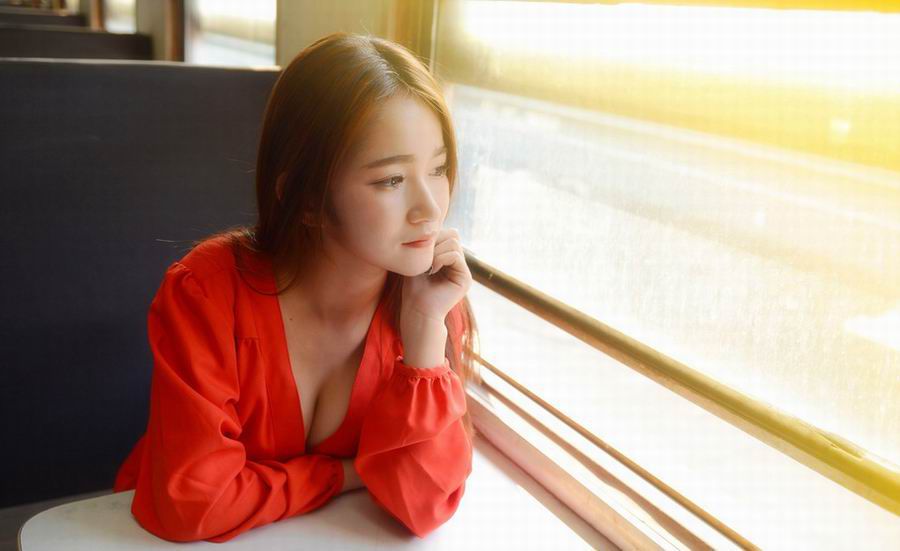 性感长裙美女室外诱惑写真