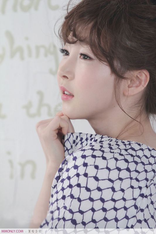 韩国美女李佳娜性感酥胸诱人写真