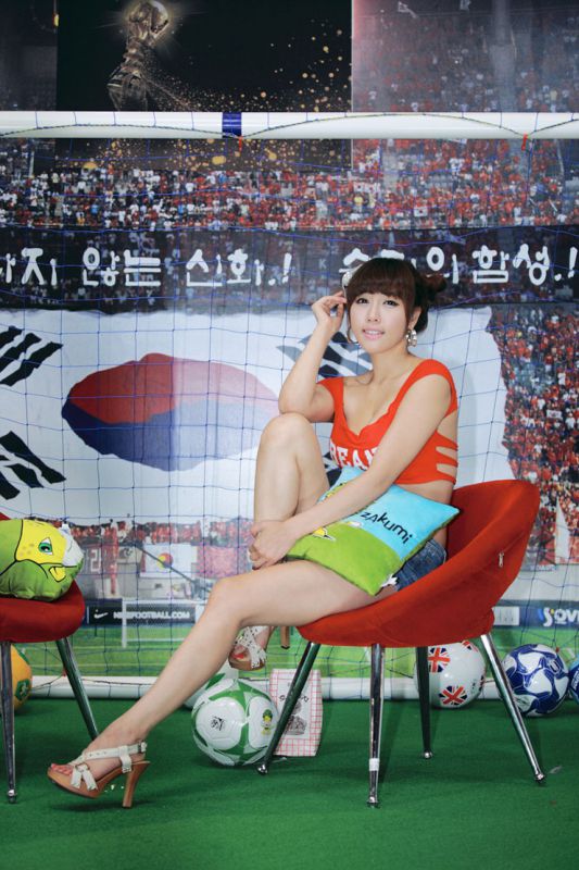 笑容甜美的韩国长腿美女写真集