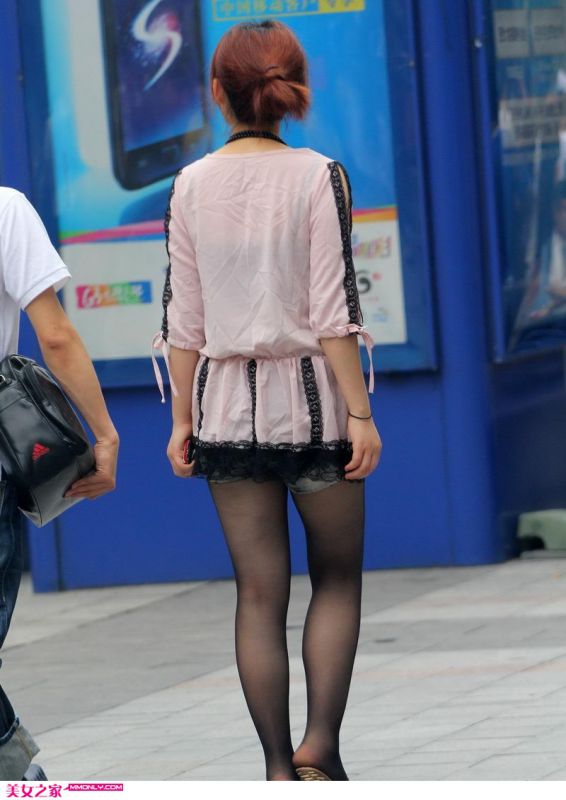 牛仔热裤黑丝MM妩媚诱人