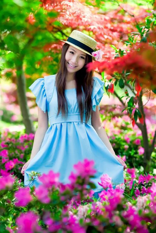 蓝短裙萌妹子小清新户外写真