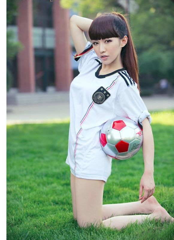萌妹子化身德国宝贝拍摄写真