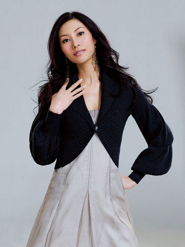 李嘉欣性感酥胸迷人写真