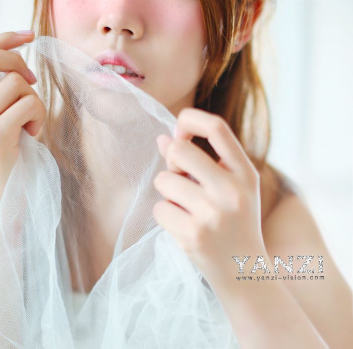 大胸萌妹子黑色内衣私房诱惑写真