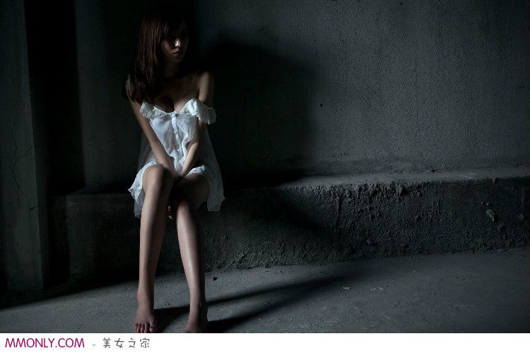 性感酥胸美女瑶瑶私房诱人写真