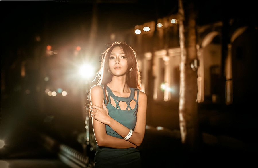 台湾性感美女小雪夜拍写真秀长腿