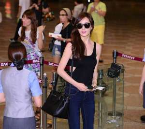 长腿美女李多海时尚街拍