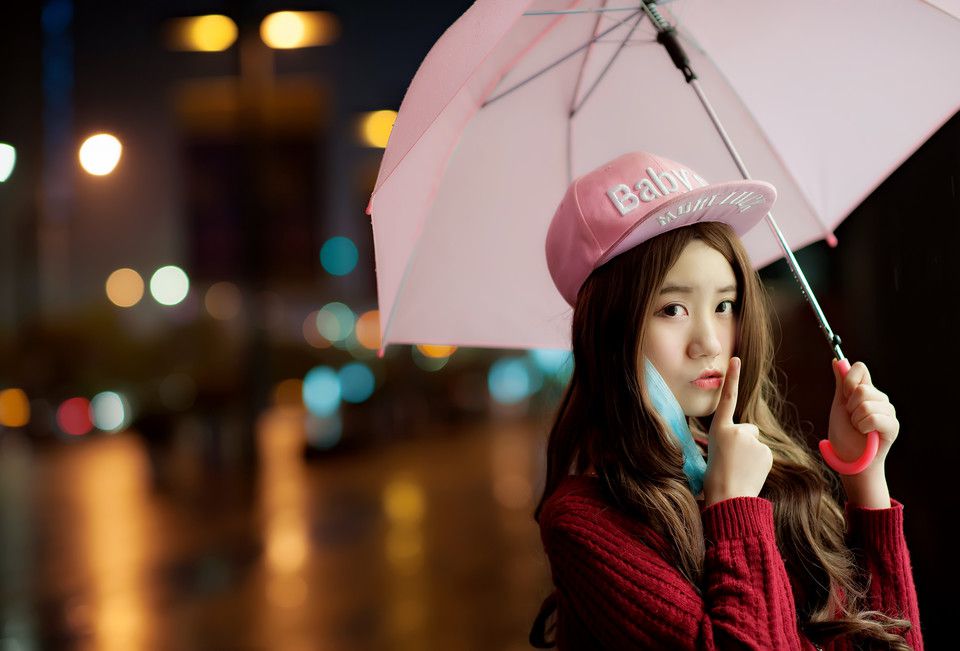 清纯萌妹子夜拍似精灵