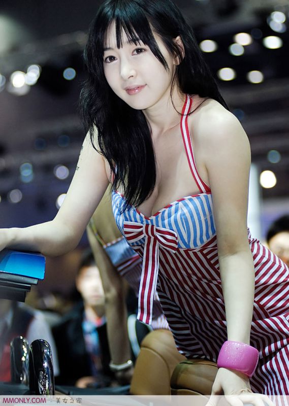 韩国可爱美女车展高清写真